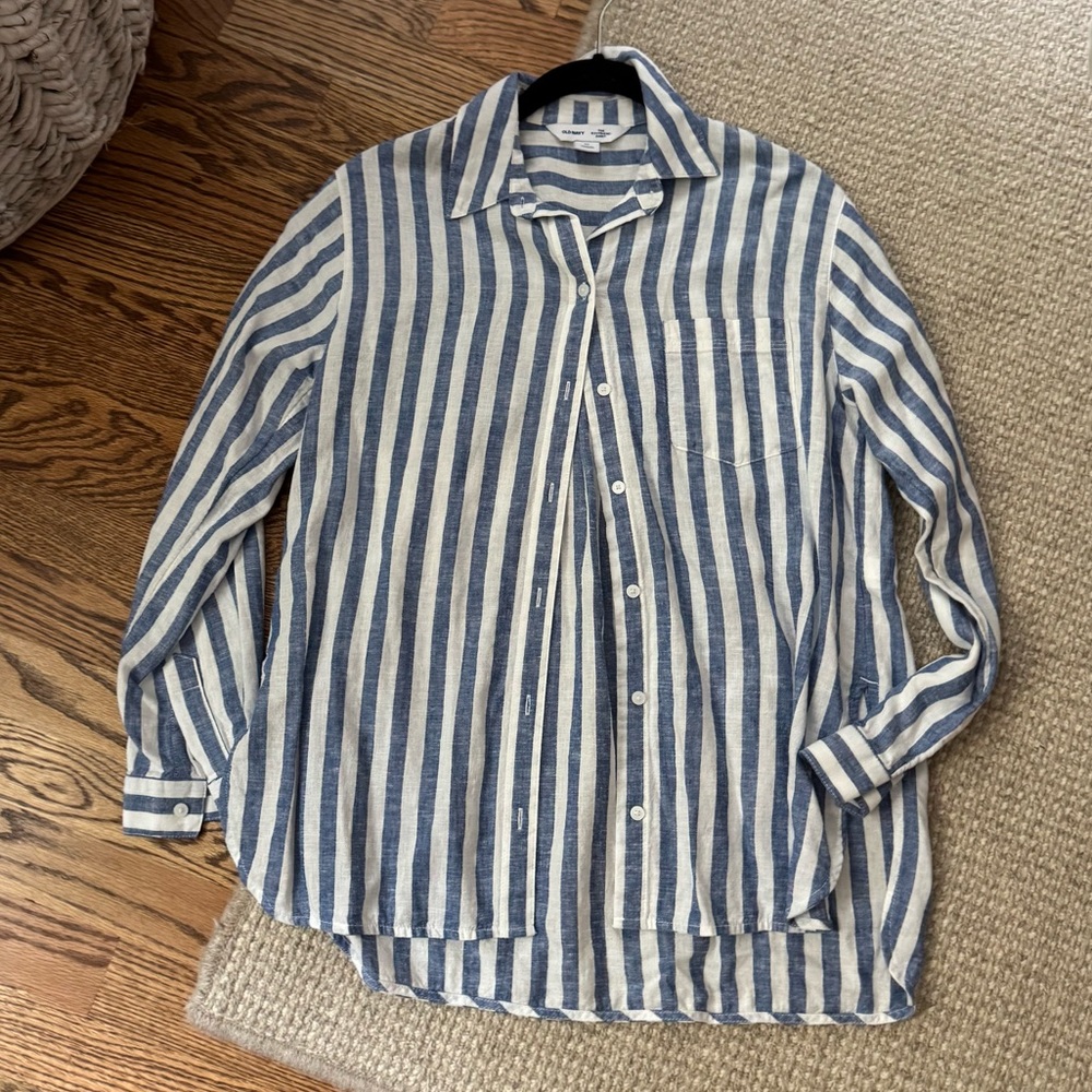 Old Navy Blue and White Casual Button Down Shirt Sz. XS